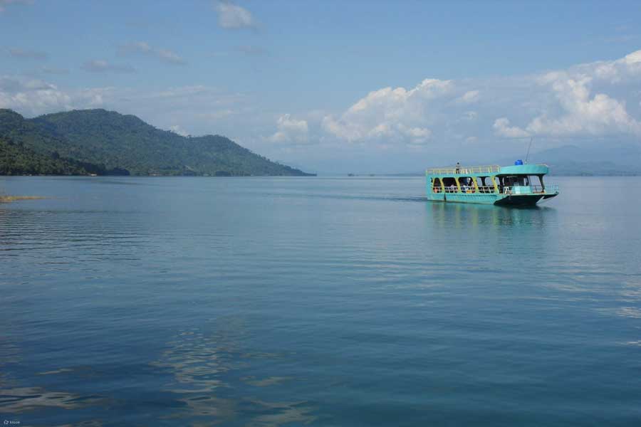 Crociera sul lago Nam Ngum